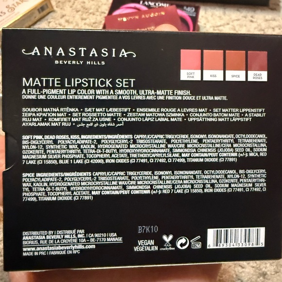 Anastasia Beverly Hills Matte Lipstick Set - Soft Pink and Deep Red - Picture 3 of 4